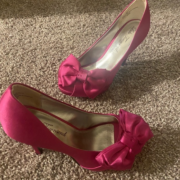 Bright pink heels with bow - Picture 3 of 6